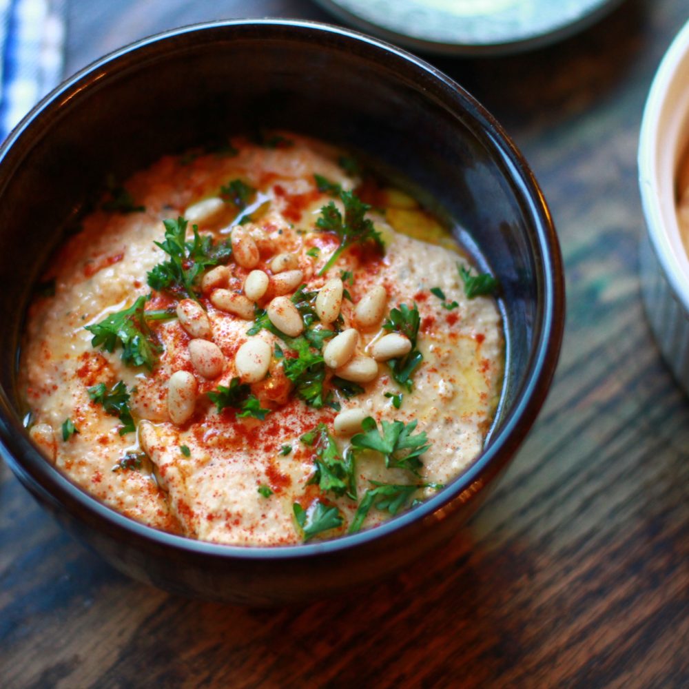 How to make spicy sriracha hummus